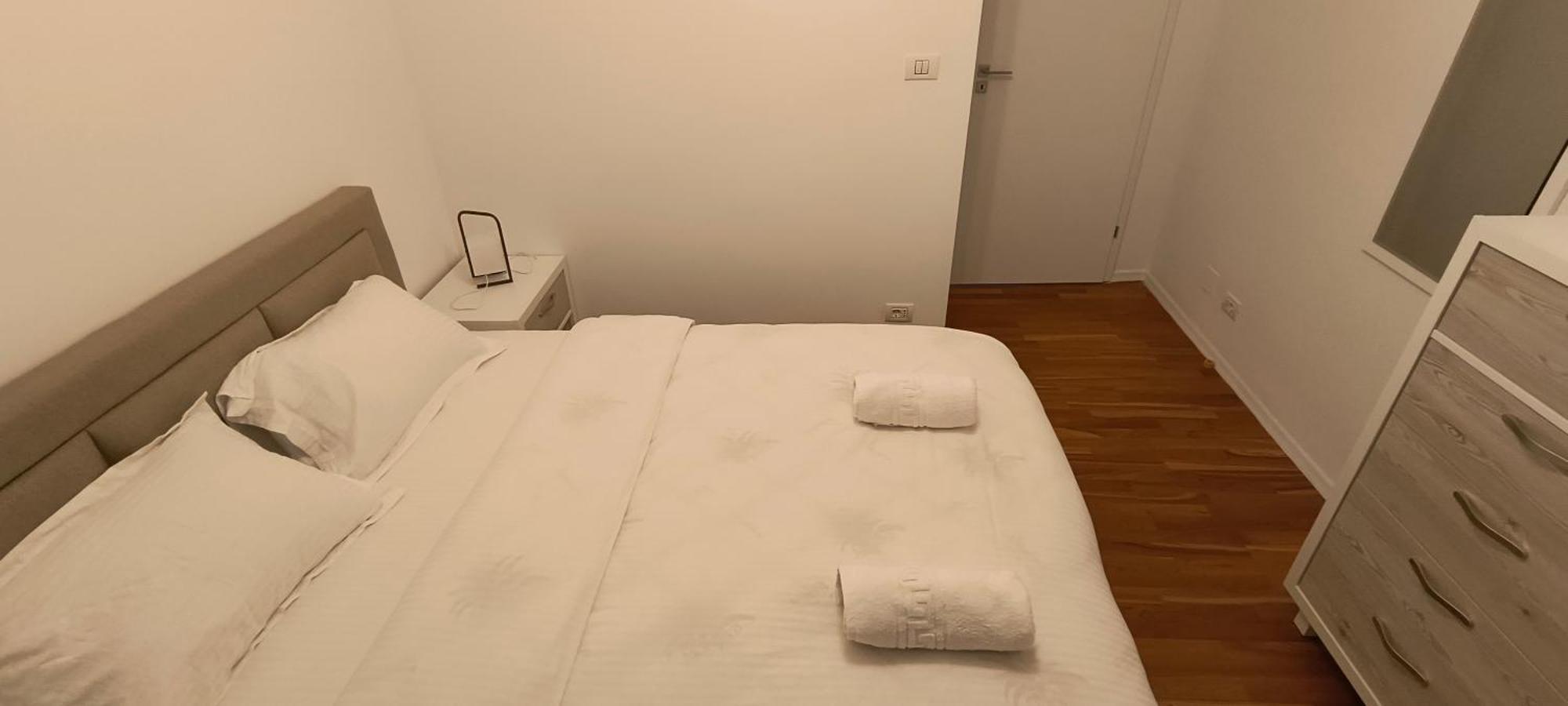 דירה Luxury Intercontinental 4 Bedrooms Old Brand New בוקרשט